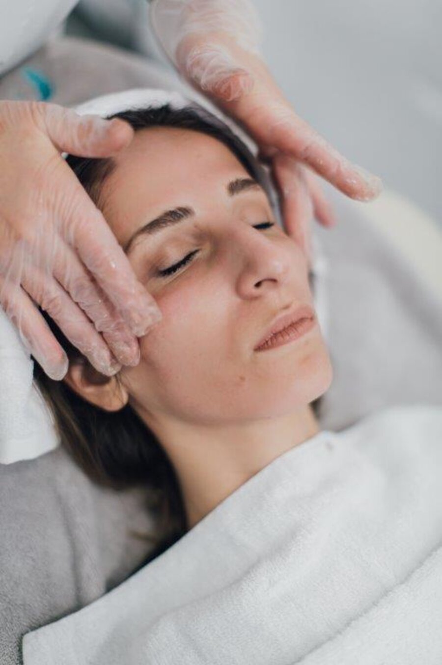 Entspannende Gesichtsbehandlung für das Skin Glow Ritual